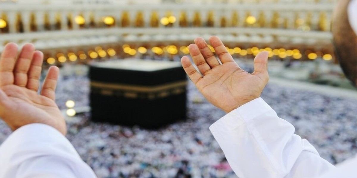 The Importance of Duas and Prayers During Hajj and Umrah: A Pilgrim’s Guide to Spiritual Fulfillment