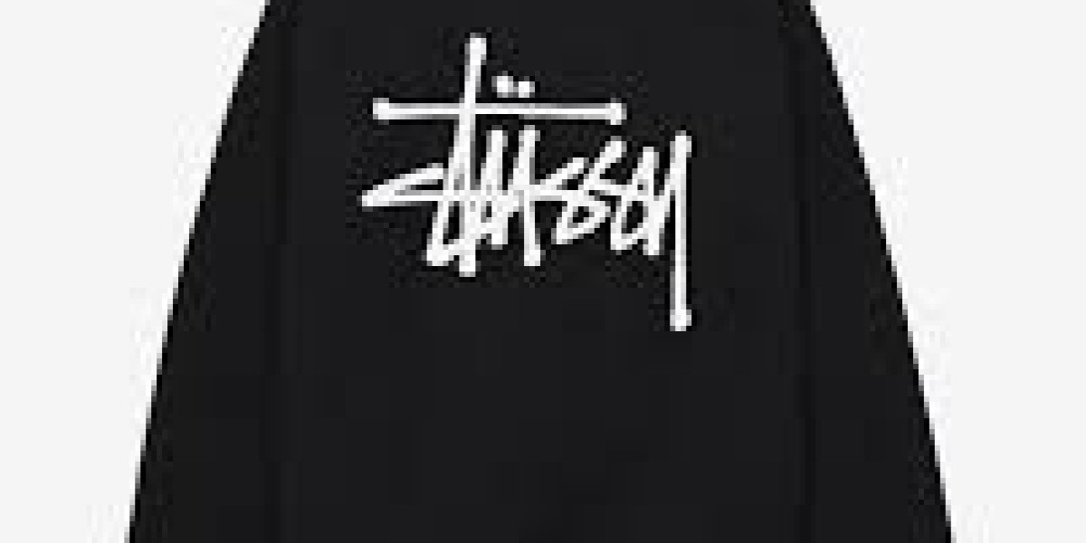 Stüssy Sweatshirt: Fit That Hits the Sweet Spot