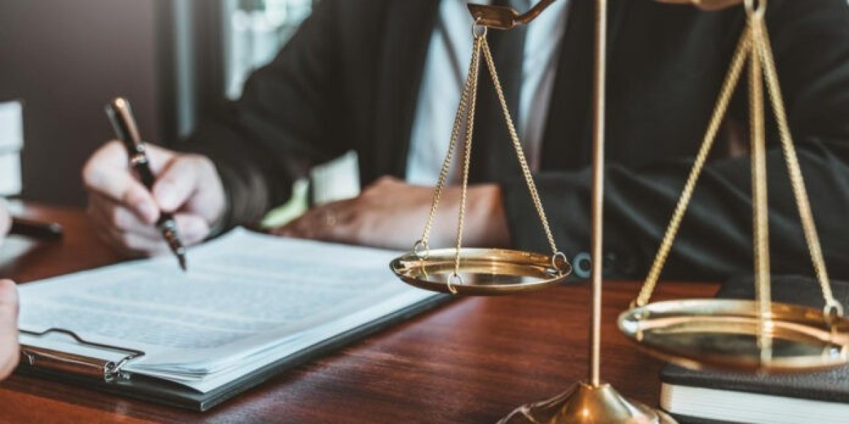 Top 7 Qualities That Define the Best Law Firm in Dubai