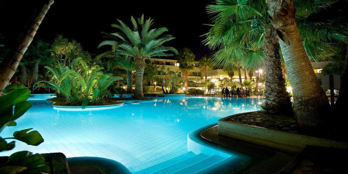 Above Ground Pool Maintenance Made Easy – PoolsPlus Experts