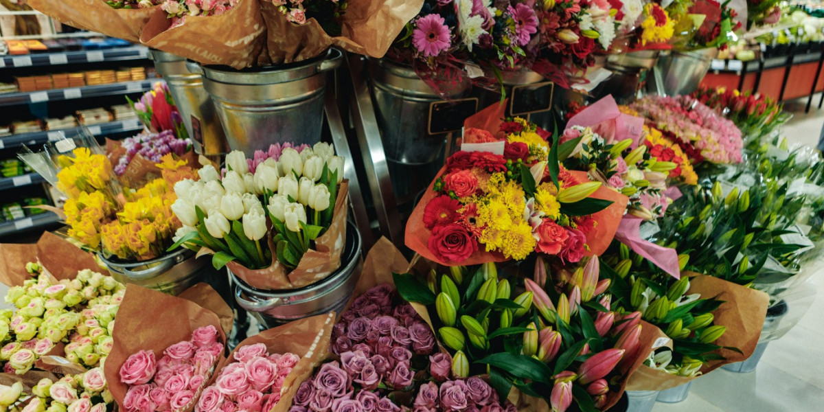 Flower Delivery Dubai with expert florists at Flowers Mart