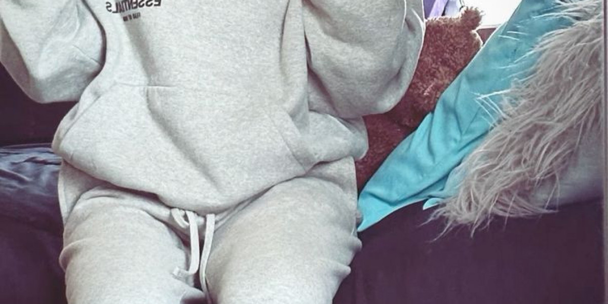How Do You Pick the Right Colour for an Essentials Tracksuit?