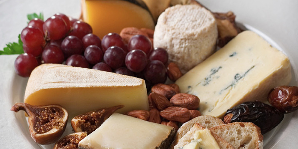Top 2025 Wedding Catering Trend: Grazing Tables