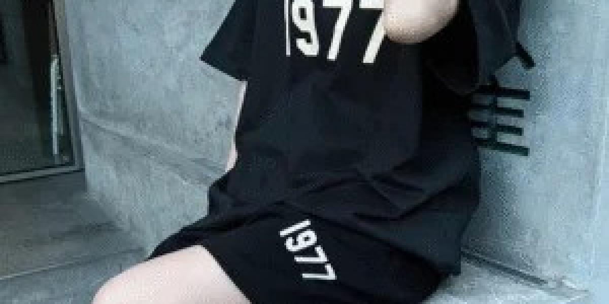 Must-Have Streetwear: 1977 Essentials Hoodie – Shop Now