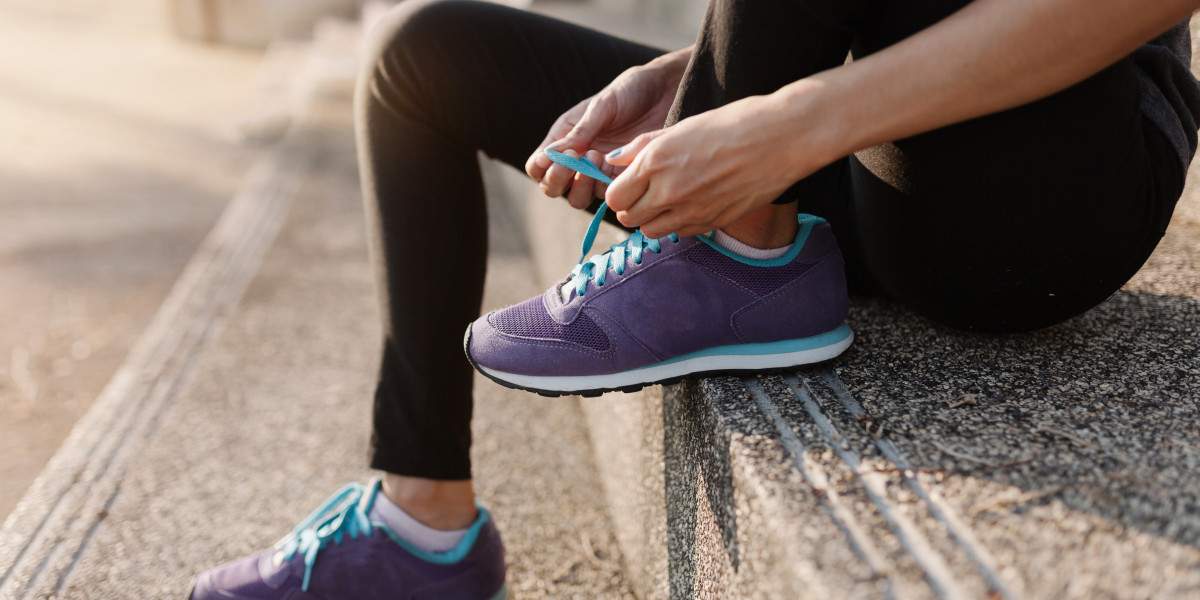 Seasonal Sneaker Trends: What’s Hot This Year for Men and Women