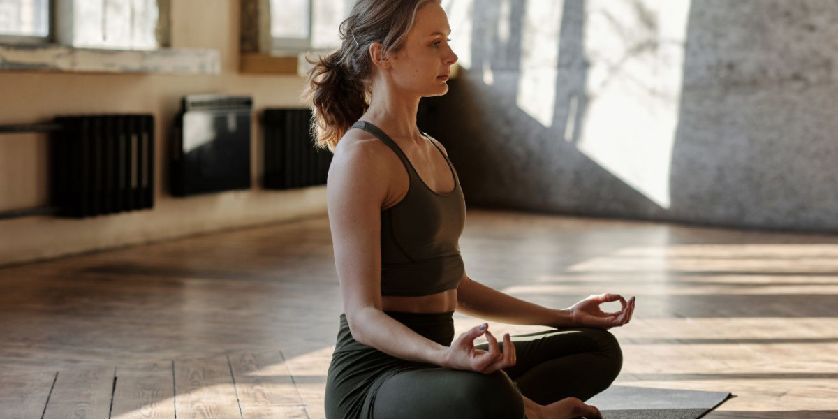 100 Hour Yoga Teacher Training in Rishikesh – A Transformative Beginning