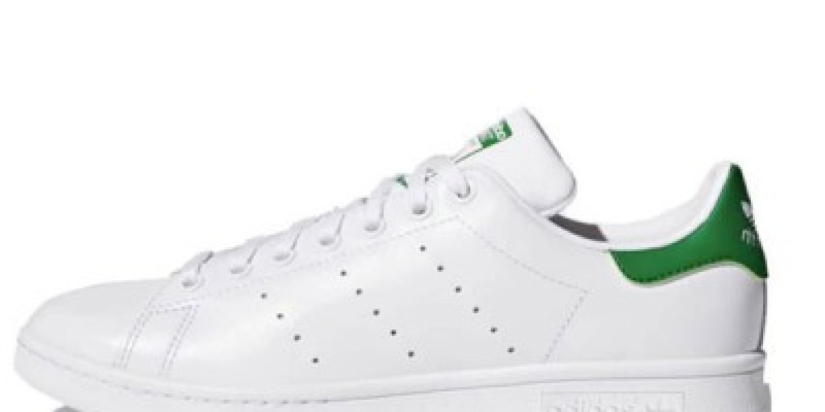 อัพเดตรองเท้า Adidas ยอดนิยมในร้านกีฬา