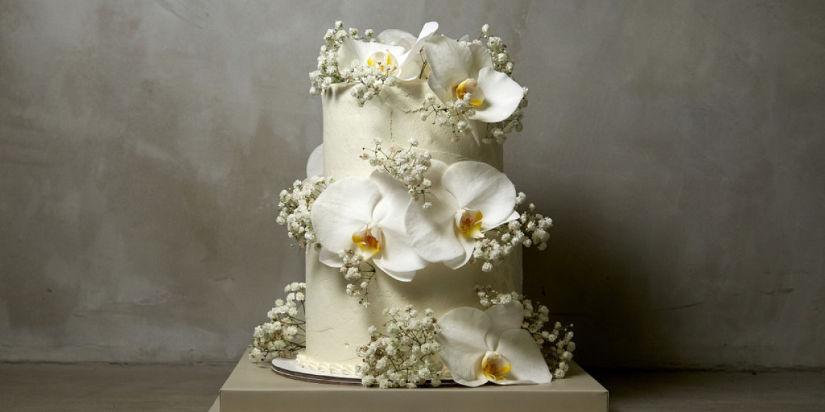 Behind the Scenes: The Creative Process of Making a Custom Cake