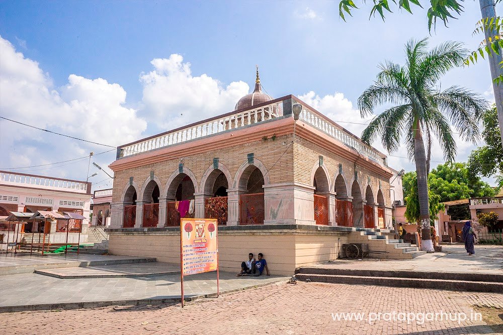 प्रतापगढ़ के प्रसिद्ध मंदिर और दर्शनीय स्थल | धार्मिक पर्यटन गाइड