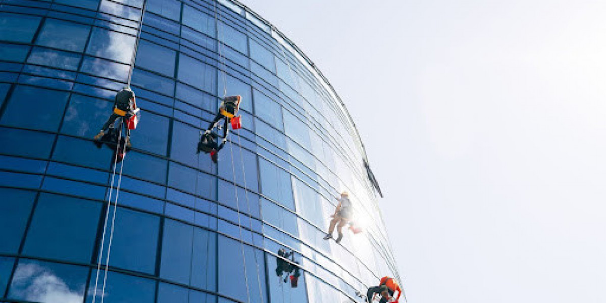 How to Get a Window Cleaning Deal in NYC That Keeps Your Windows Spotless Monthly