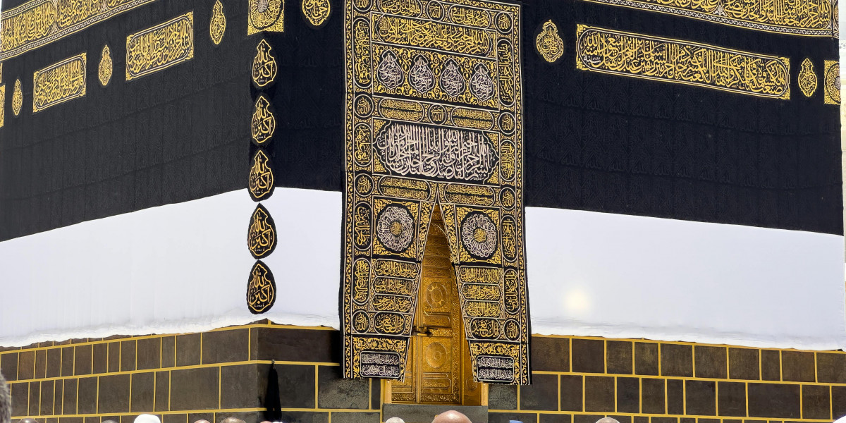 Vlogging Your Umrah: Respectful Ways to Film Your Trip