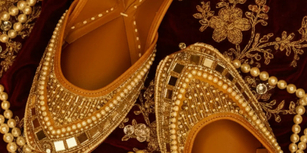 Women's Juttis: Style and Comfort for Any Occasion